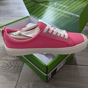 Cariuma Pink Lemonade Canvas Sneaker